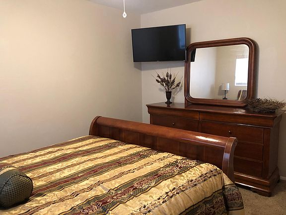 Guest bedroom
