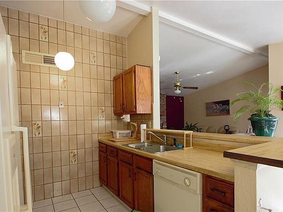 5th image of 2304 Sharpshire Ln