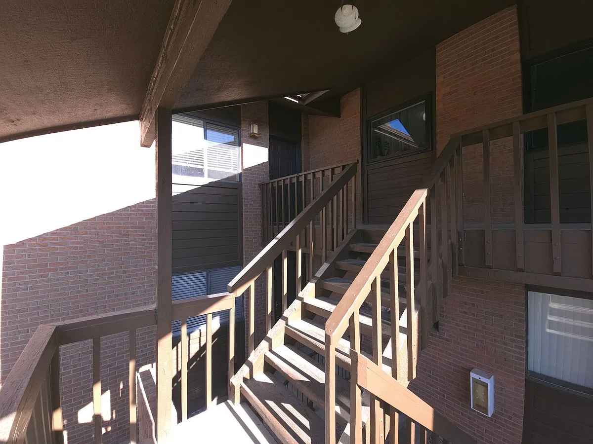 Building Photo - 525 Manhattan Dr #201