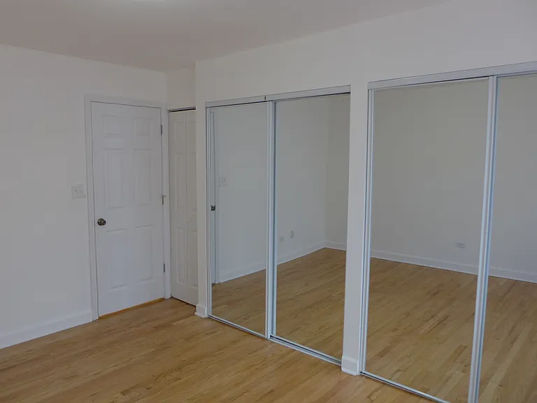 Foster Beach Apartments — Photo 11