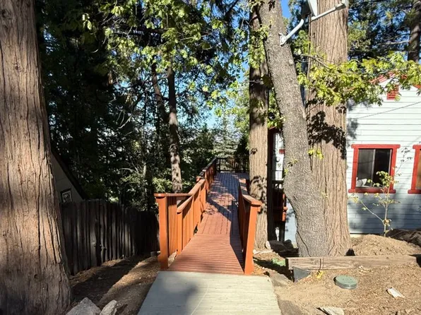 545 W Victoria Ct, Lake Arrowhead, CA
