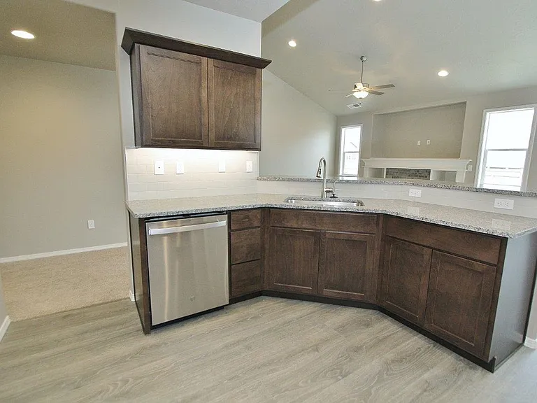 33 N Mingus Ave — Photo 12