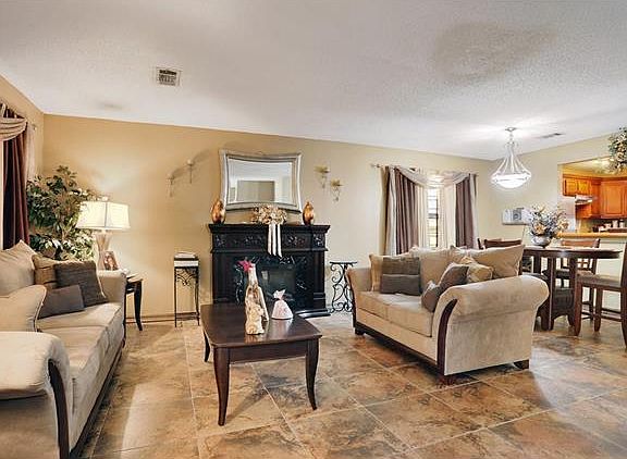 3rd image of 3177 Keithway Dr