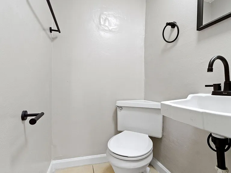 The Vistas Apartment Homes — Photo 39