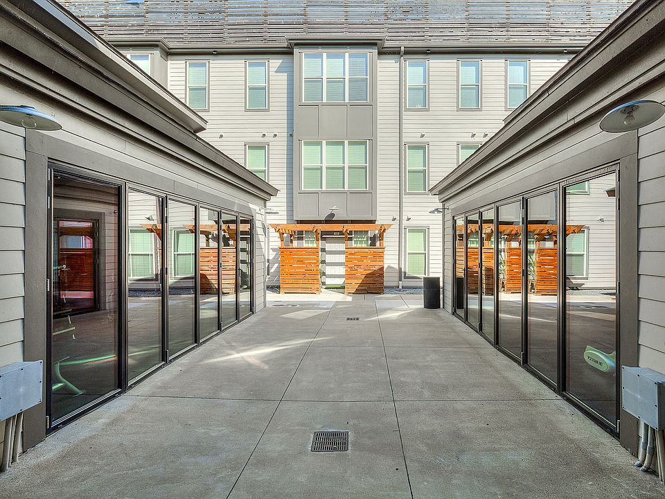 THRIVE Jenks - Courtyard/Fitness Center