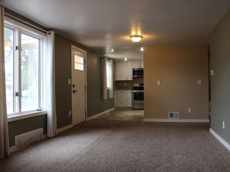7496 Locust St — Photo 5