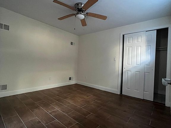 3rd image of 255 Eltingville Blvd