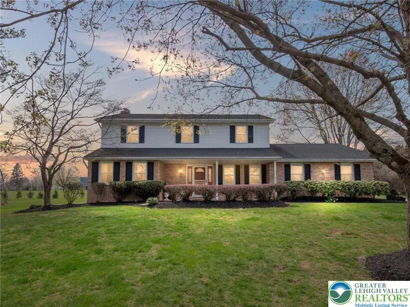 1254 Pine Grove Dr, Easton, PA 18045
