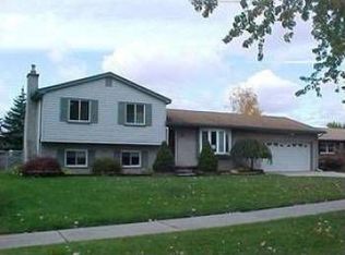 25220 Maywood St, Trenton, MI 48183