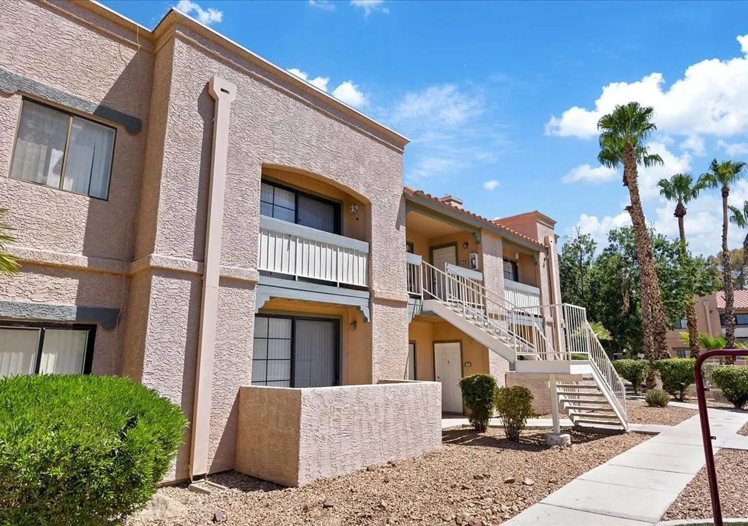 One bedroom one bath Condominium in Alexis Heights! — Photo 2
