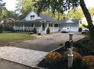 39 Turkey Ln, Cold Spring Harbor, NY 11724