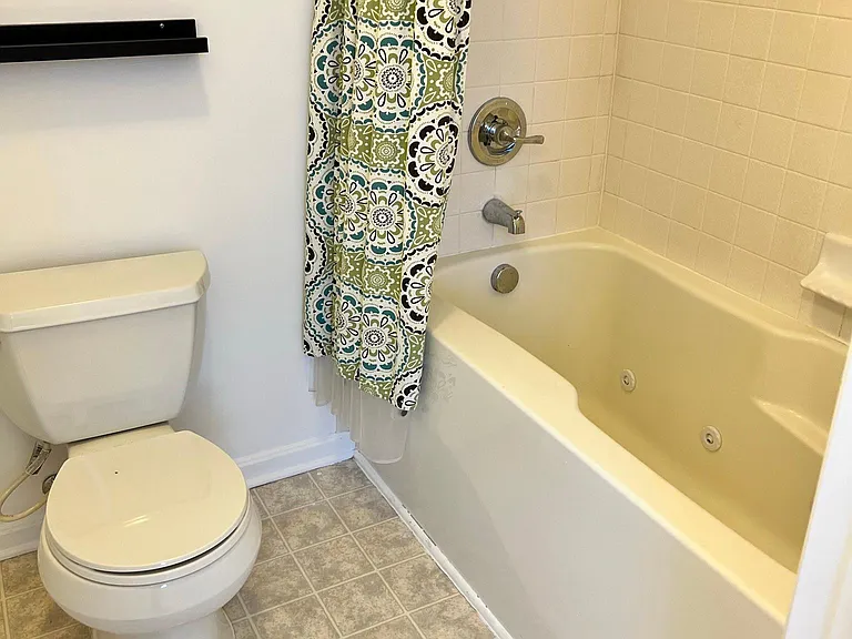 1607 E Fairmount Ave — Photo 27