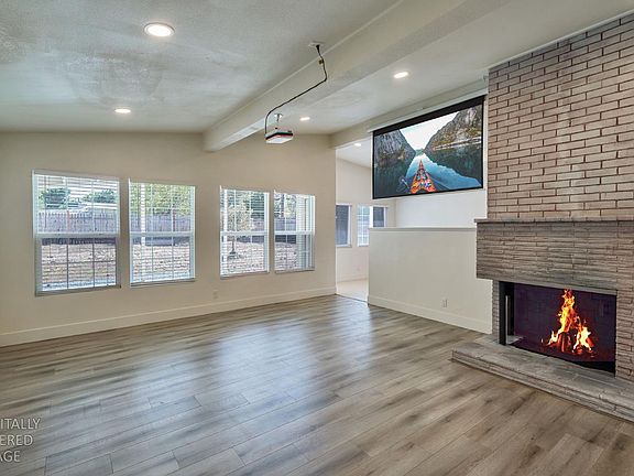 4th image of 2520 Mission Ave