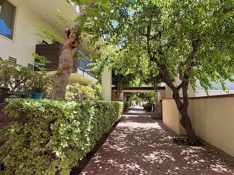 5420 Lindley Ave #21 — Photo 3
