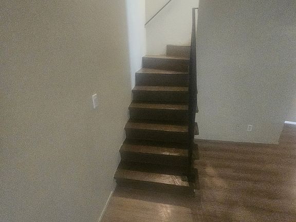3rd image of 415 Baylor Dr APT 3