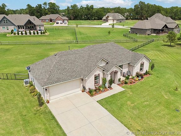 3rd image of 21864 Westin Park Ln