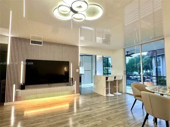 671 NE 195th St APT 205E, Miami, FL 33179