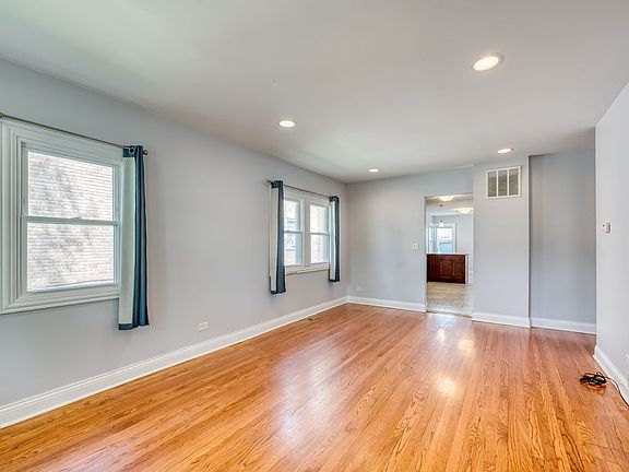 3rd image of 209 E Pine Ave