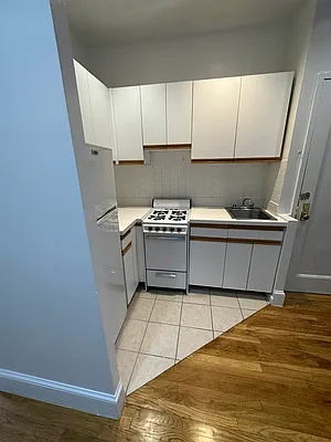 Rented by Waverly Realty Associates | media 6