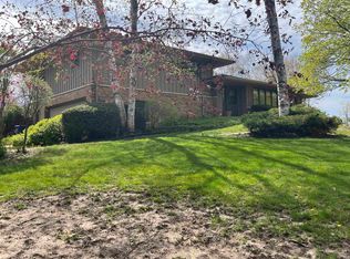 6747 Lynnhurst Ln, Roscoe, IL 61073