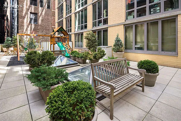 Sold by Sotheby's International Realty | media 30