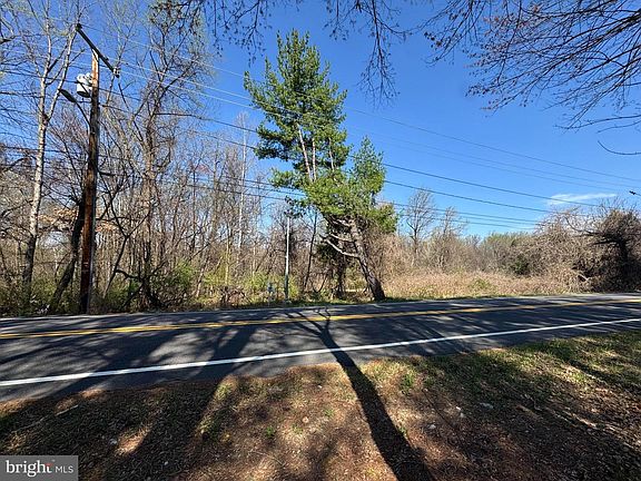 3rd image of 7250 Race Rd