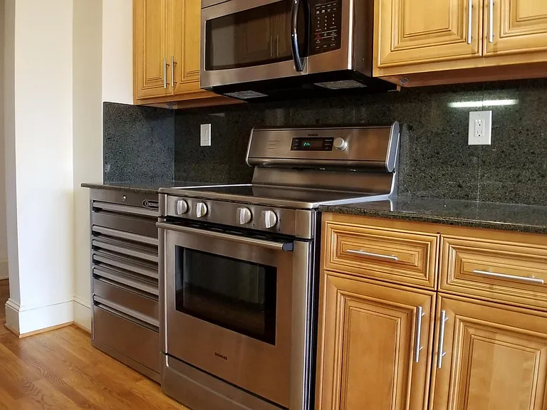 Elliott Apartments — Photo 61
