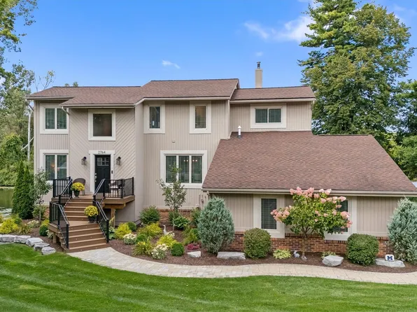 2764 Armstrong Dr, Lake Orion, MI 48360