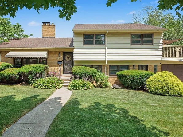392 Cambridge Dr, Mount Clemens, MI 48043