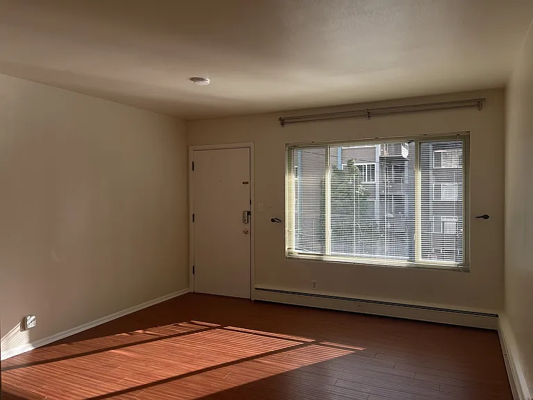 304 E Thomas St #4 — Photo 3