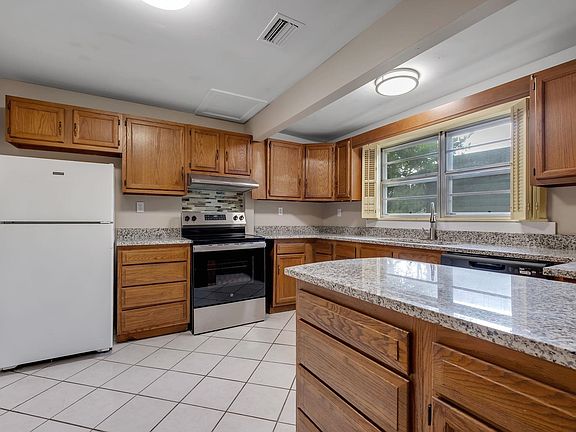 3rd image of 816 W King St