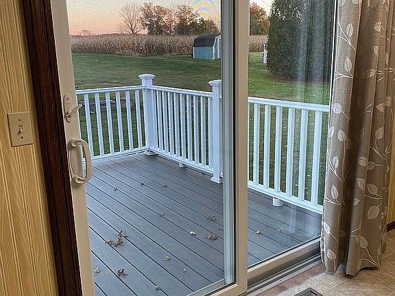 Sliding doors/ Vinyl Deck