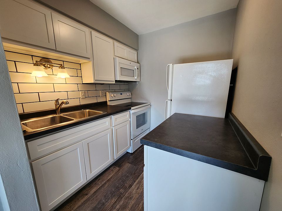 1st image of 2727 Hampton Ave #204