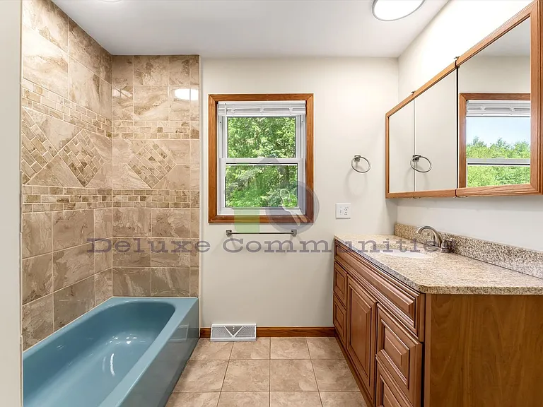 2660 Blackberry Ln NE — Photo 34