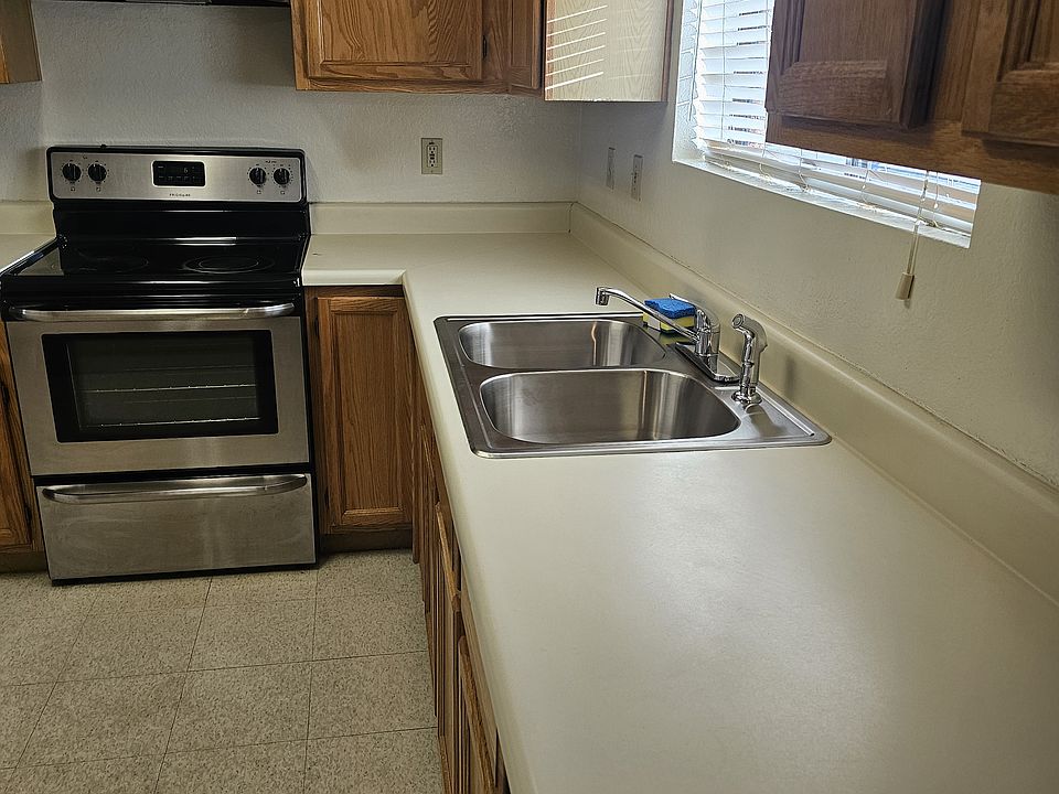 New deep sink with new faucet installed in March 2025