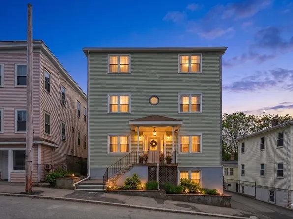 11 Columbia Rd APT 8, Wakefield, MA 01880