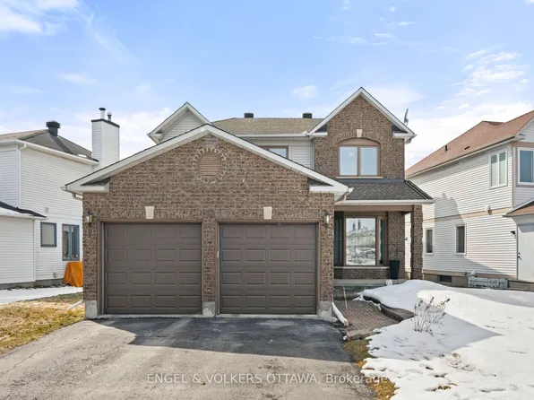 17 Hunterswood Cres, Ottawa, ON K1G 5V1