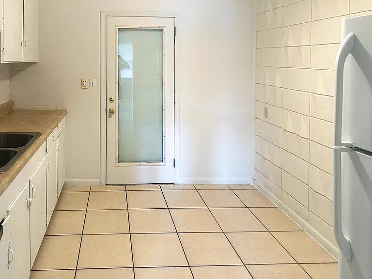 1615 Creighton Rd #B — Photo 6