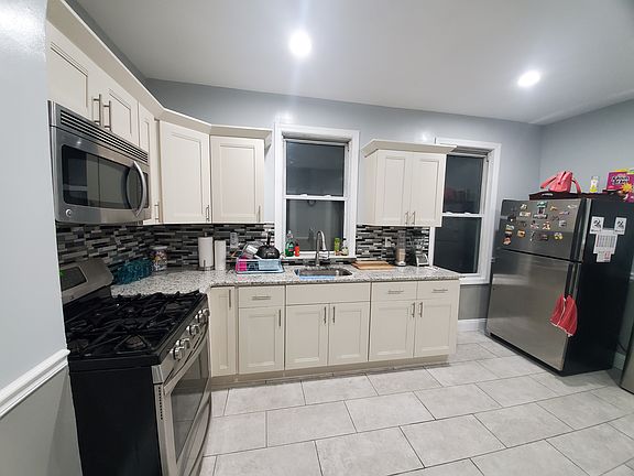 2nd image of 742 Van Buren Ave Floor 1