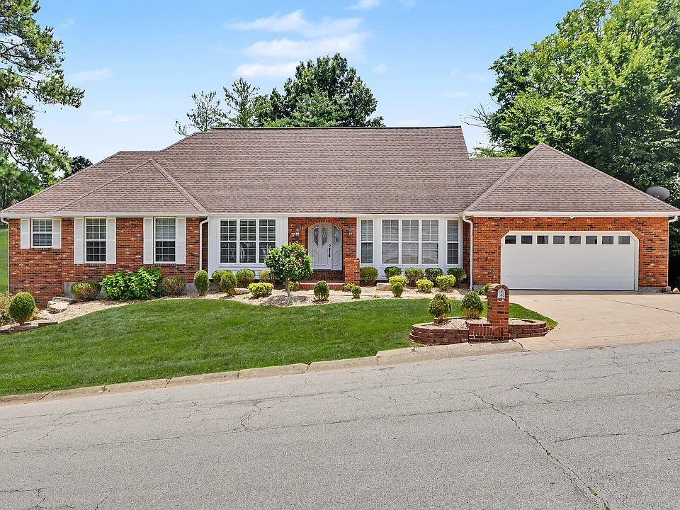 102 Lexington Ln
