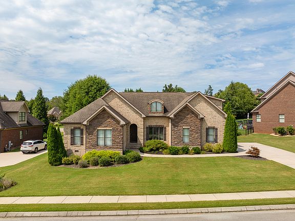 3rd image of 8082 Hampton Cove Dr
