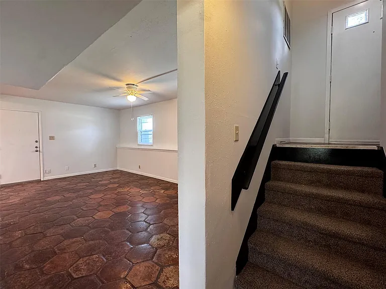 7702 Pitter Pat Ln — Photo 20