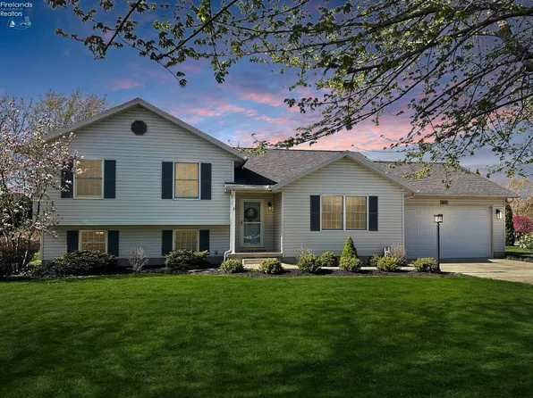 611 Heron Dr, Huron, OH 44839