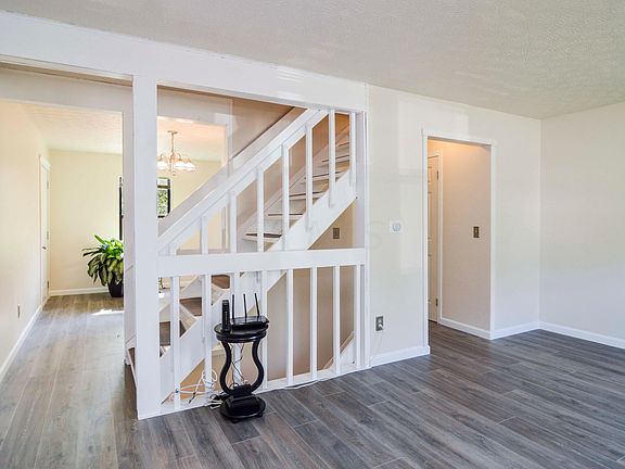 4th image of 2949 Essington Dr