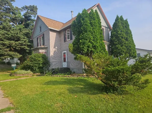 1502 9th Ave, Belle Plaine, IA 52208