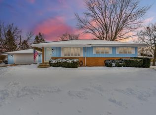 1608 Randy Cir, Port Washington, WI 53074