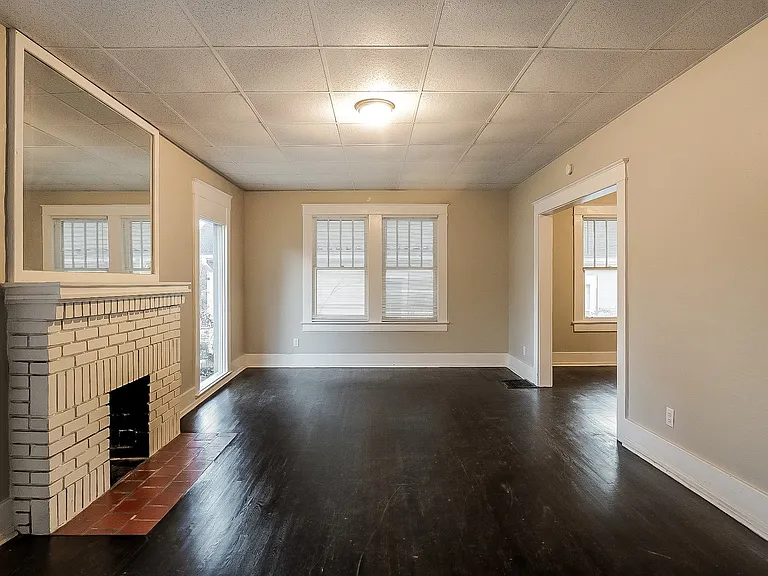 438476_020_living_room_13469762.jpg