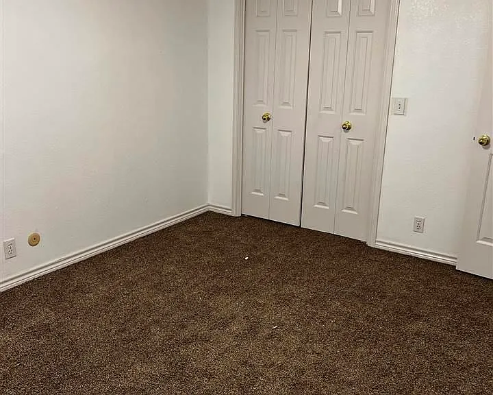 902 Sugarbush Ln — Photo 7