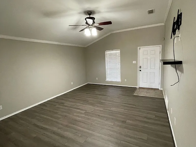1903 99th Pl — Photo 2