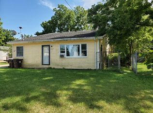 11613 Maple Ave, Hebron, IL 60034